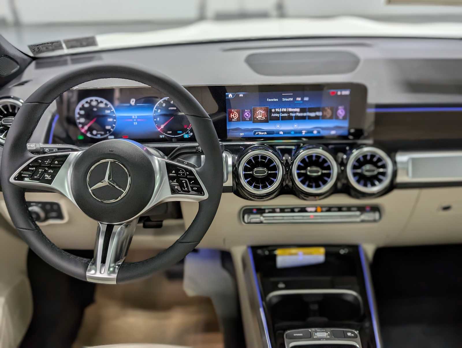 New 2026 Mercedes-Benz GLB 250 4MATIC image 5
