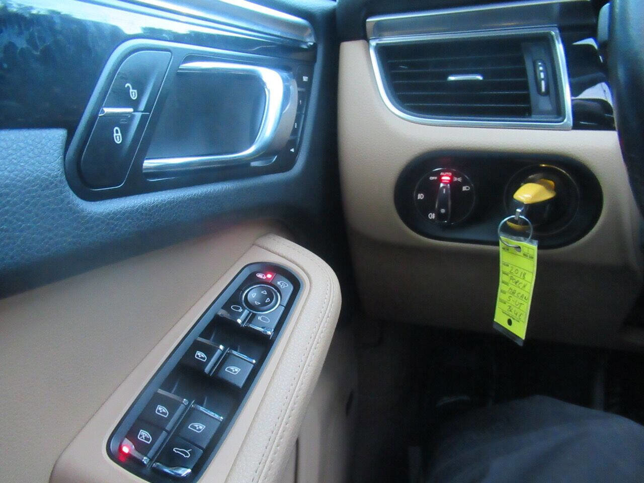 Used 2018 Porsche Macan S image 44