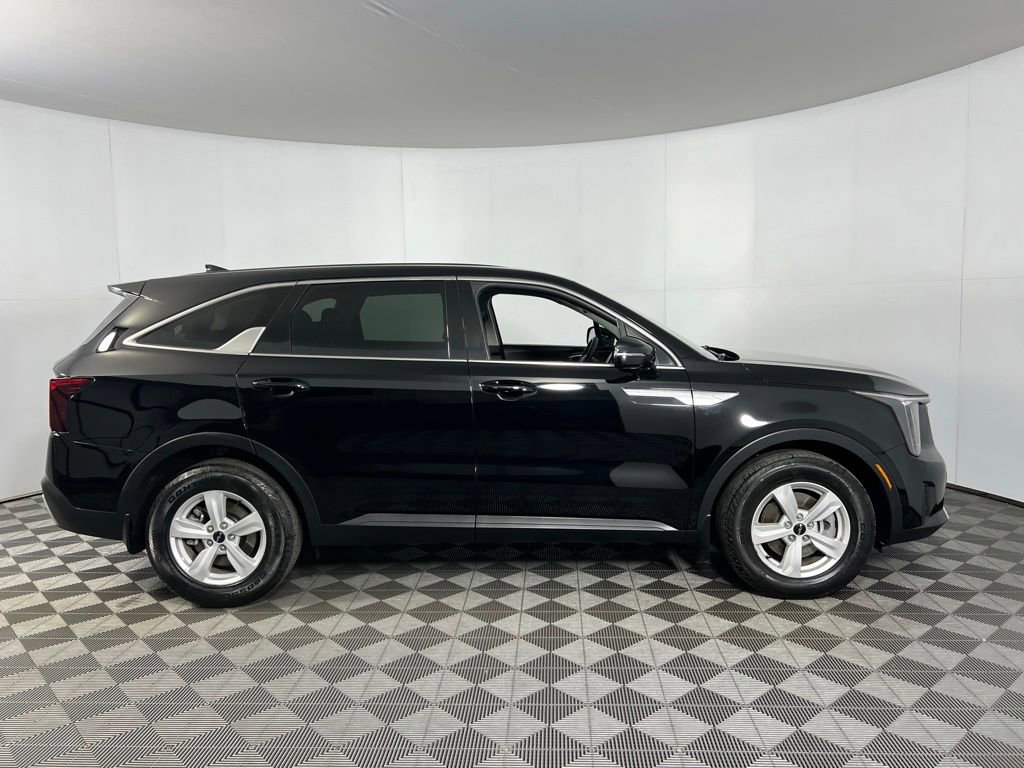 Used 2024 Kia Sorento LX image 5