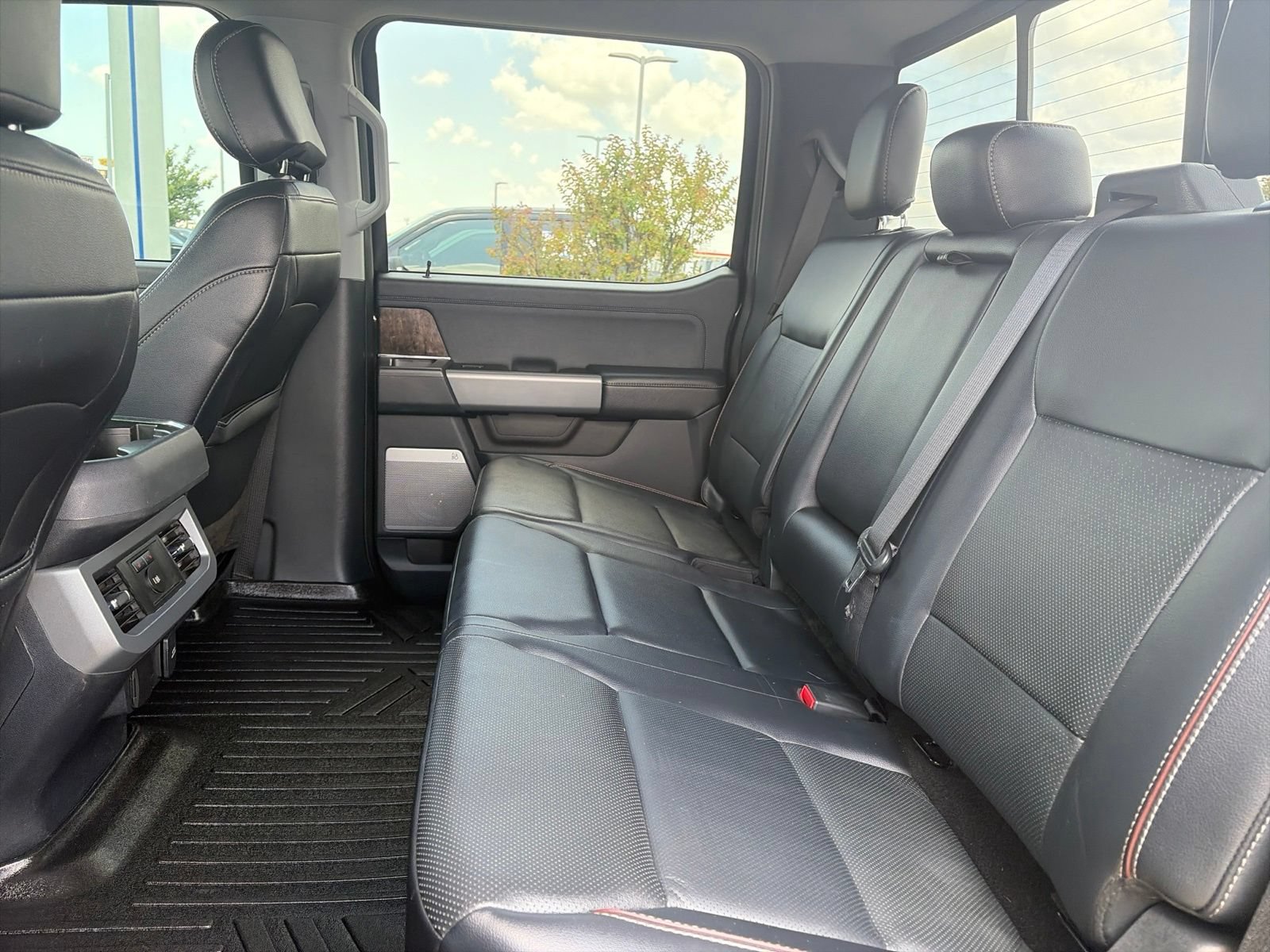 Used 2023 Ford F350 Lariat w/ Lariat Ultimate Package AWD/4WD image 28