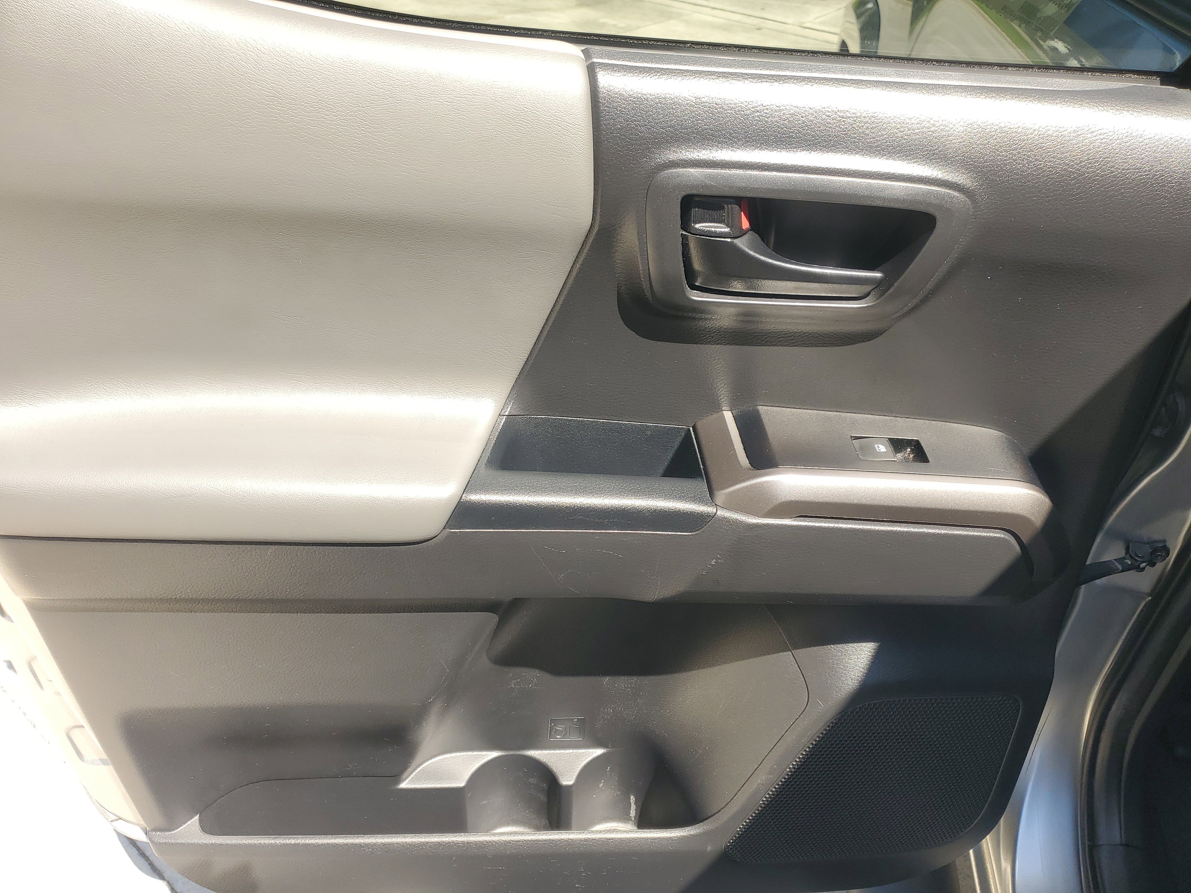 Used 2022 Toyota Tacoma SR5 w/ Technology Package RWD image 13