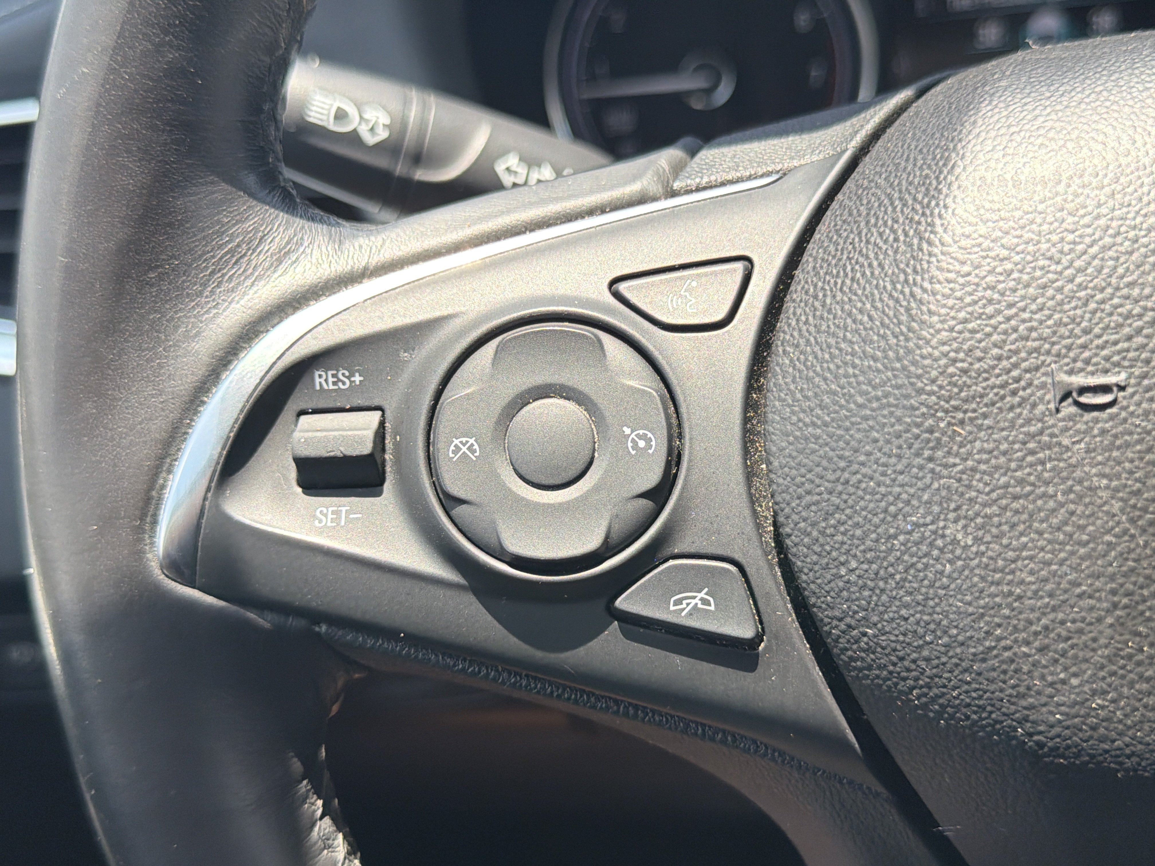 Used 2018 Buick Enclave Essence FWD image 32