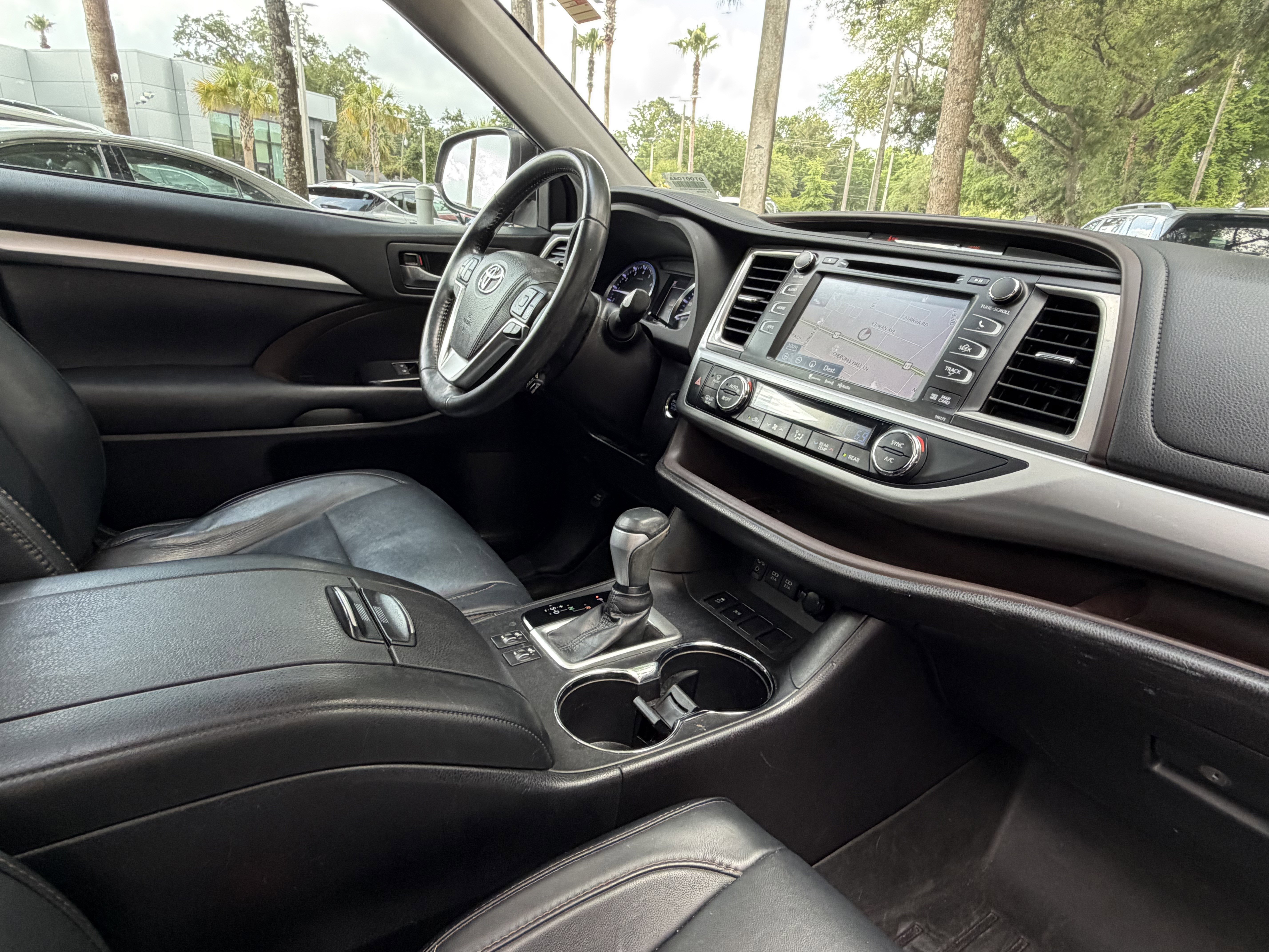 Used 2018 Toyota Highlander XLE FWD image 48