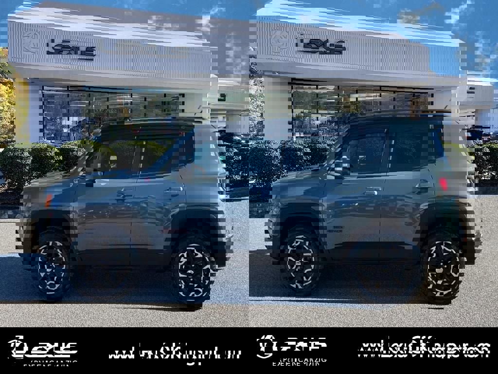 Used 2016 Jeep Renegade Trailhawk image 2