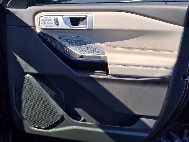Certified 2023 Ford Explorer Platinum w/ Technology Package AWD/4WD image 6