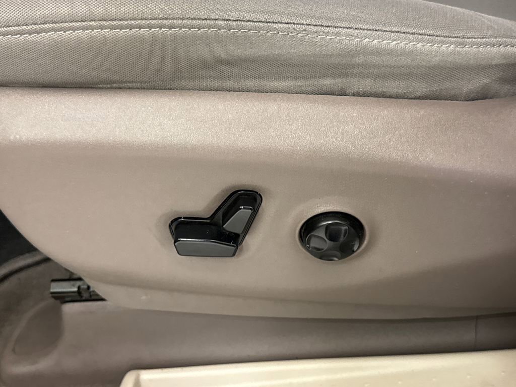 Used 2017 Chrysler Pacifica Touring image 25