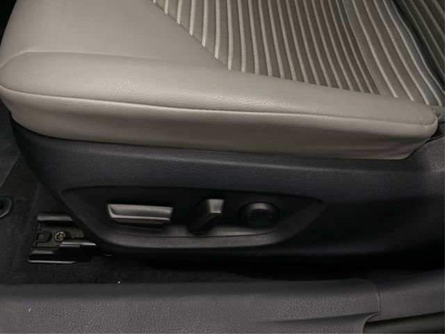 Used 2022 Toyota Camry SE FWD image 23
