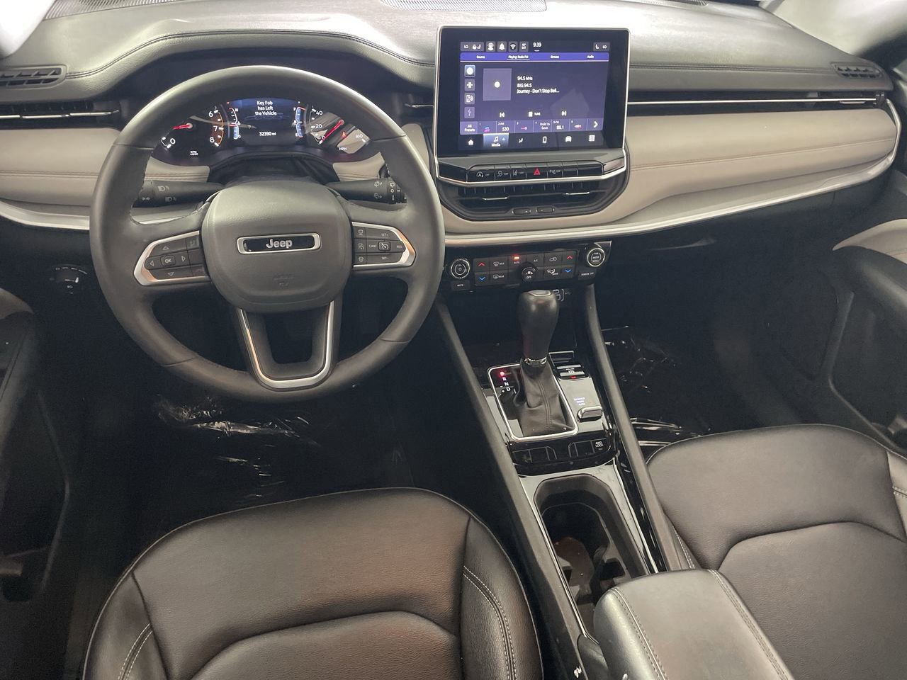 Used 2025 Jeep Compass Limited image 19