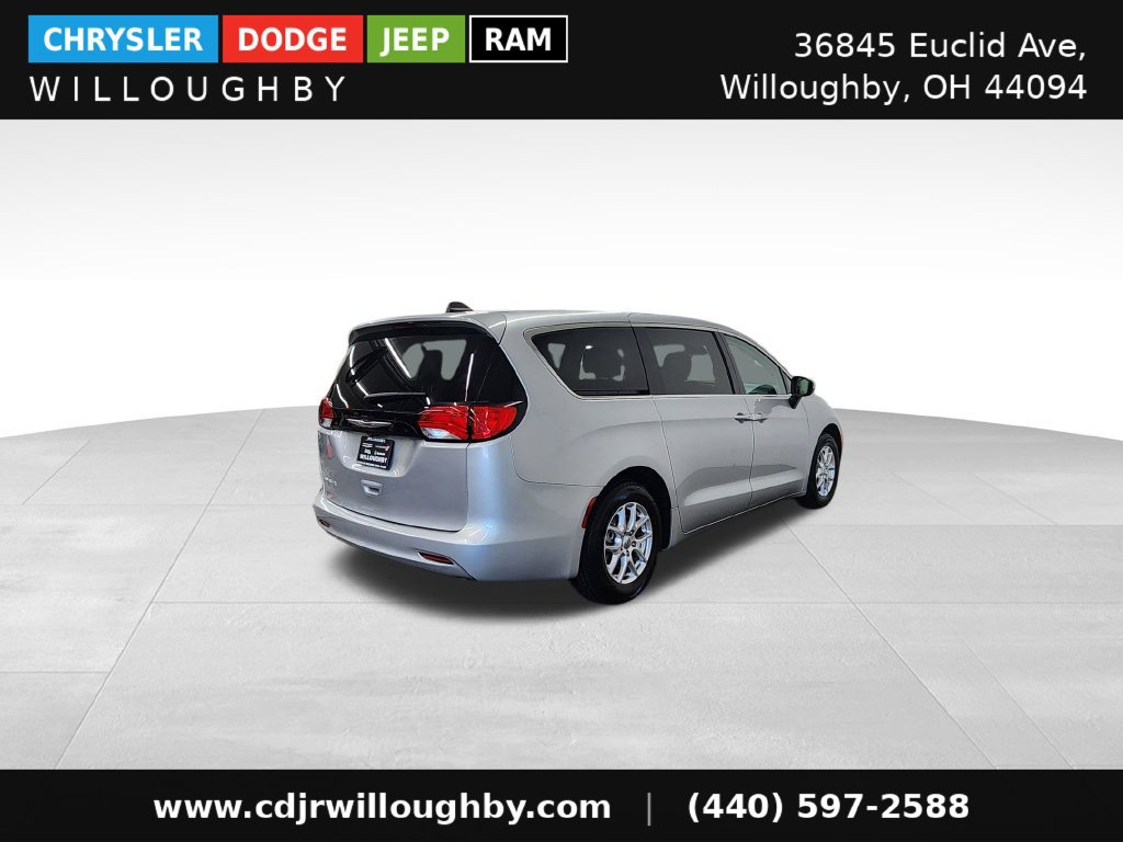 Used 2023 Chrysler Voyager LX FWD image 9