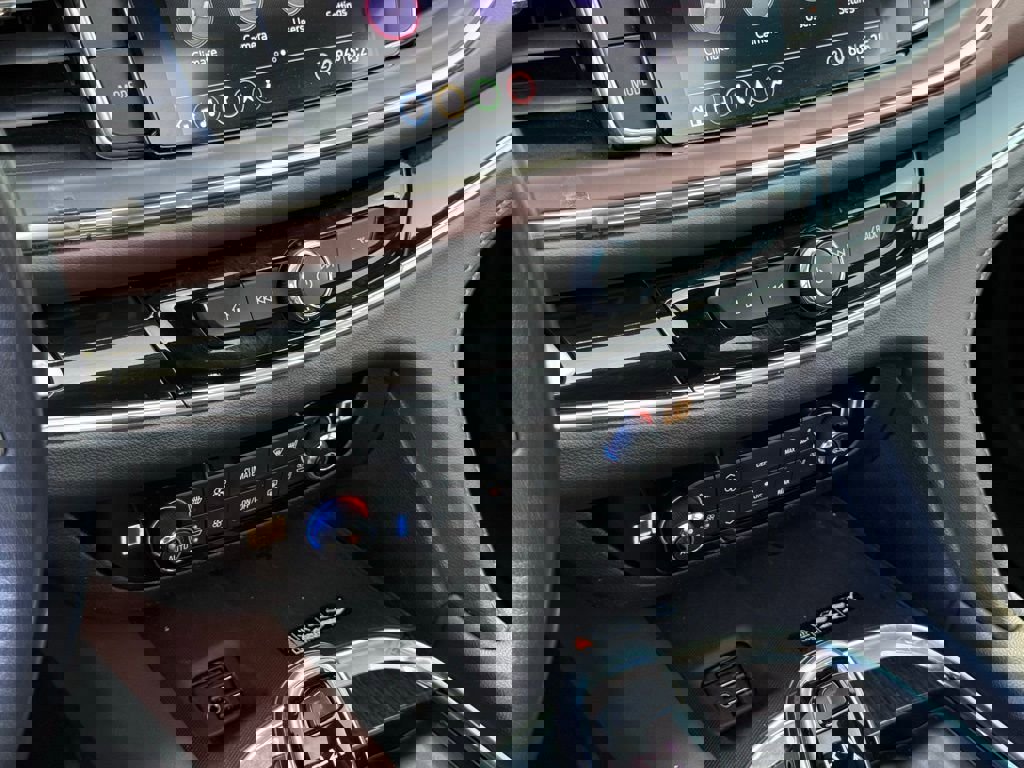 Used 2021 Buick Enclave Avenir w/ Avenir Technology Package image 36