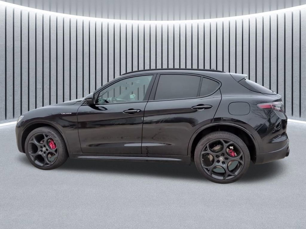 Used 2024 Alfa Romeo Stelvio Veloce image 13