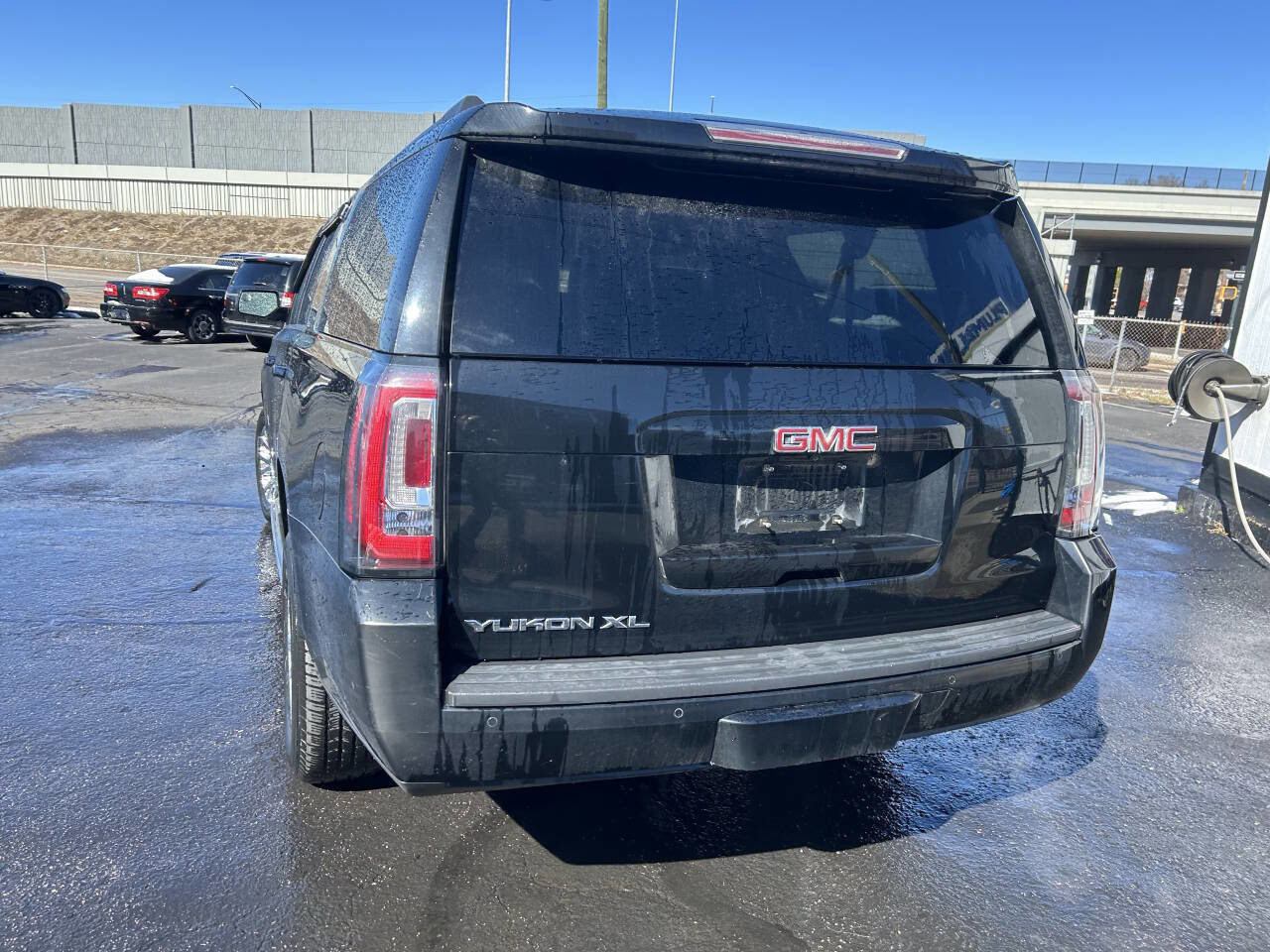 Used 2017 GMC Yukon XL SLE image 6