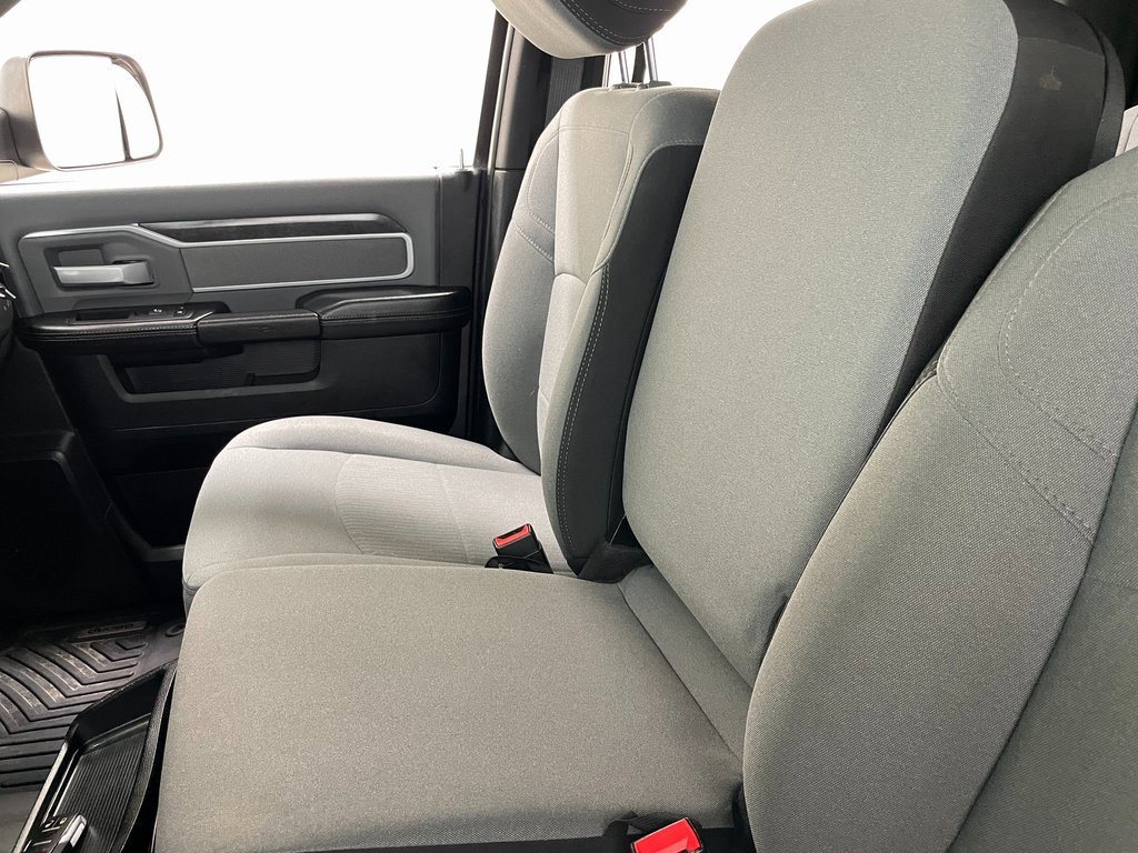 Used 2022 RAM 3500 Big Horn image 31