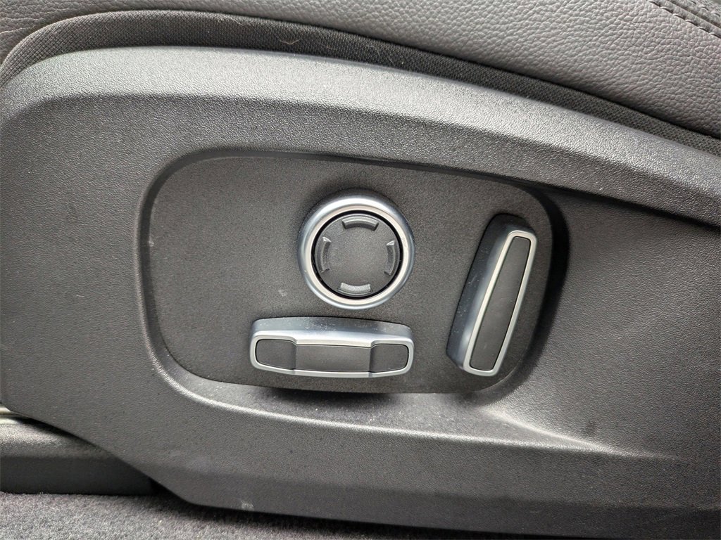 Used 2022 Jaguar F-PACE S image 21