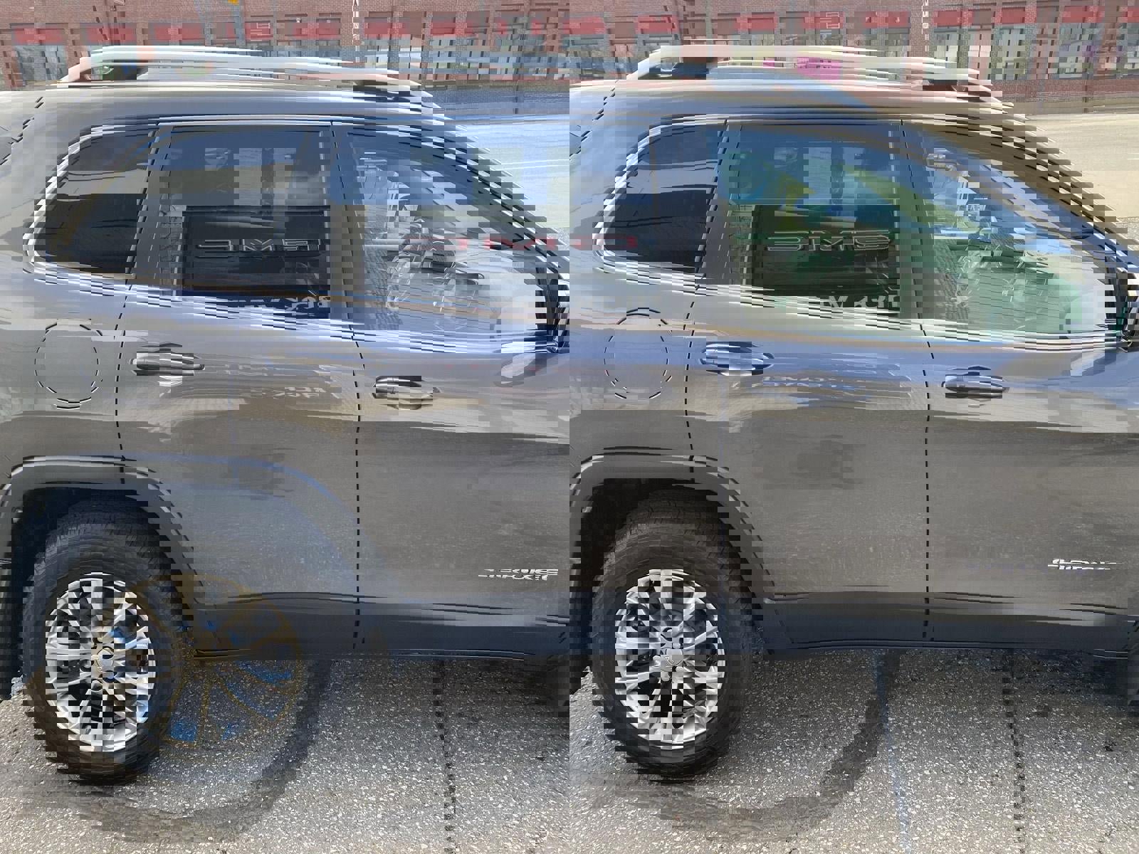 Used 2020 Jeep Cherokee Latitude Plus w/ Cold Weather Group image 10