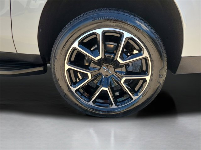 Used 2025 Chevrolet Suburban RST image 13