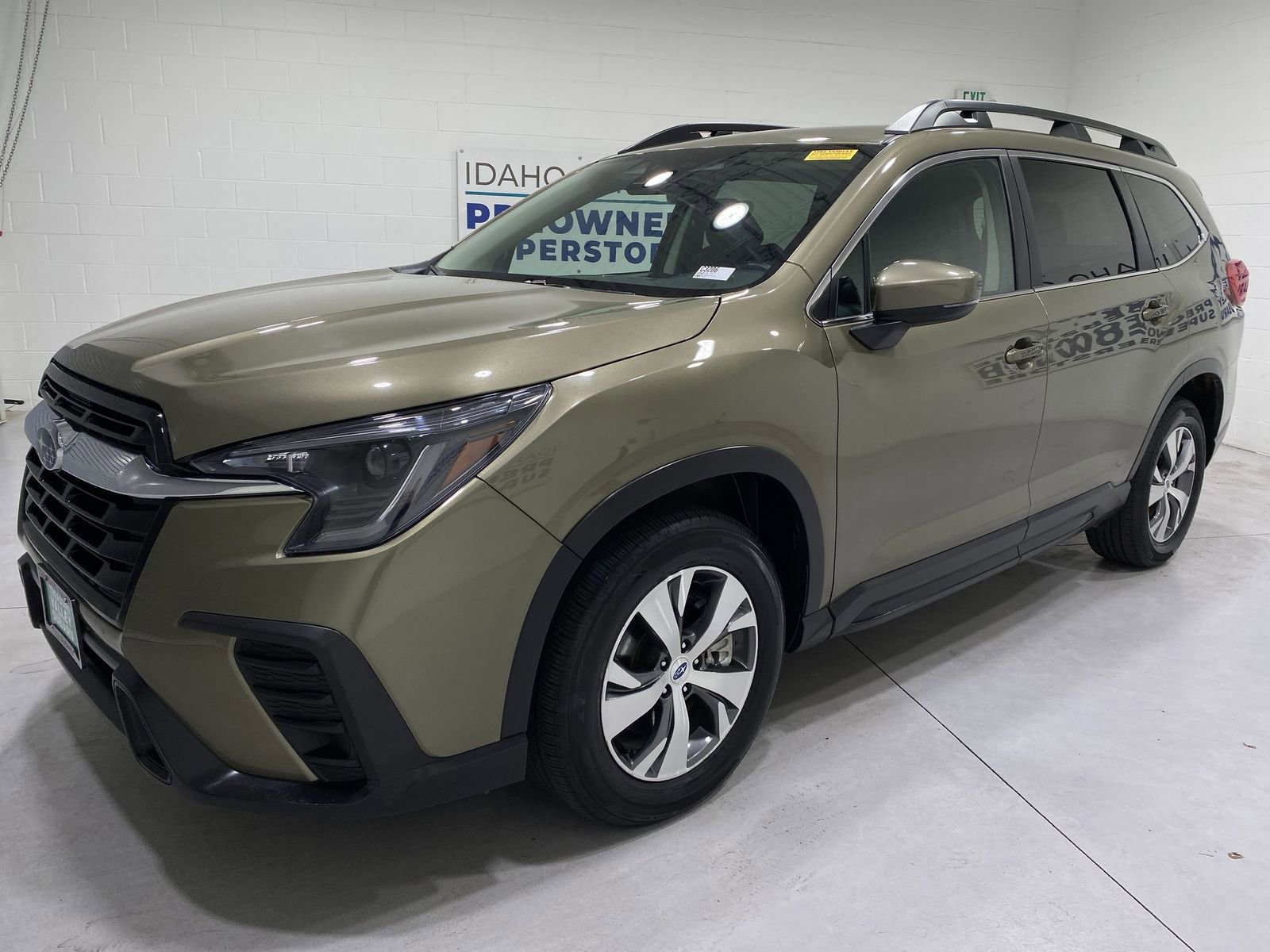 Used 2025 Subaru Ascent Premium AWD/4WD image 4
