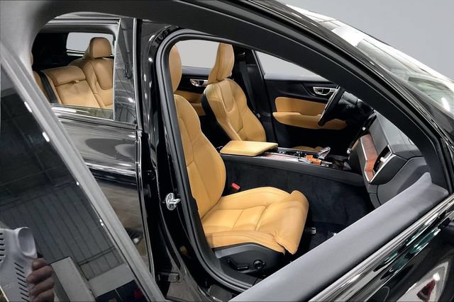 Certified 2025 Volvo V60 B5 Cross Country Ultra AWD/4WD image 9