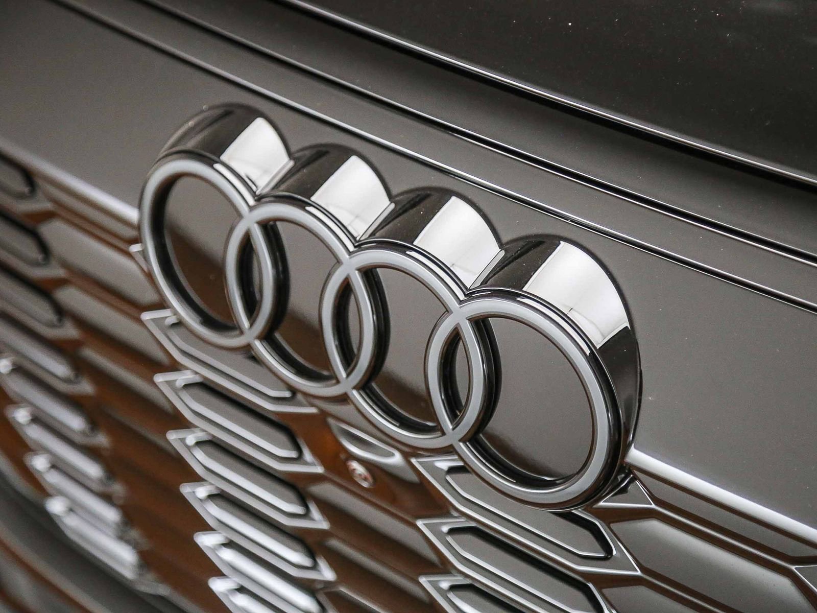 New 2027 Audi SQ6 e-tron Prestige AWD/4WD image 9