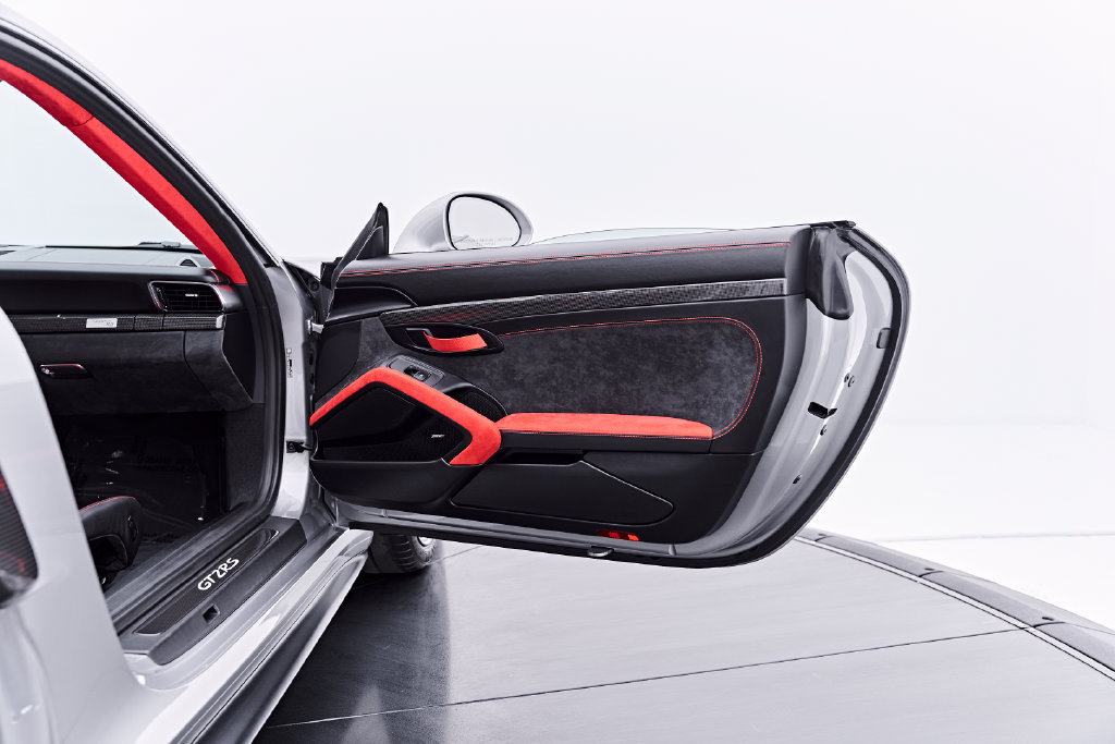 Used 2019 Porsche 911 GT2 RS RWD image 47