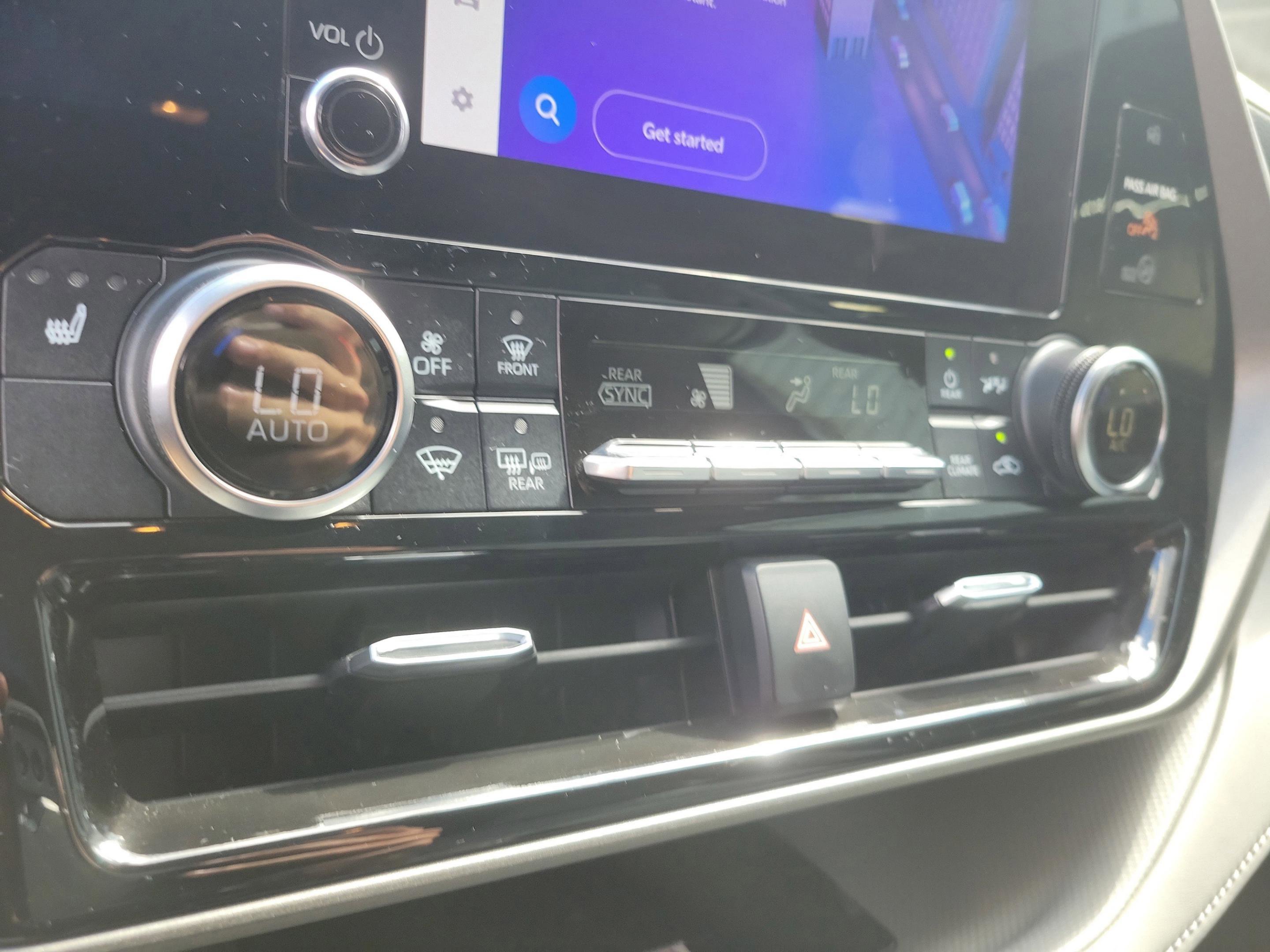 Used 2023 Toyota Highlander XLE image 16