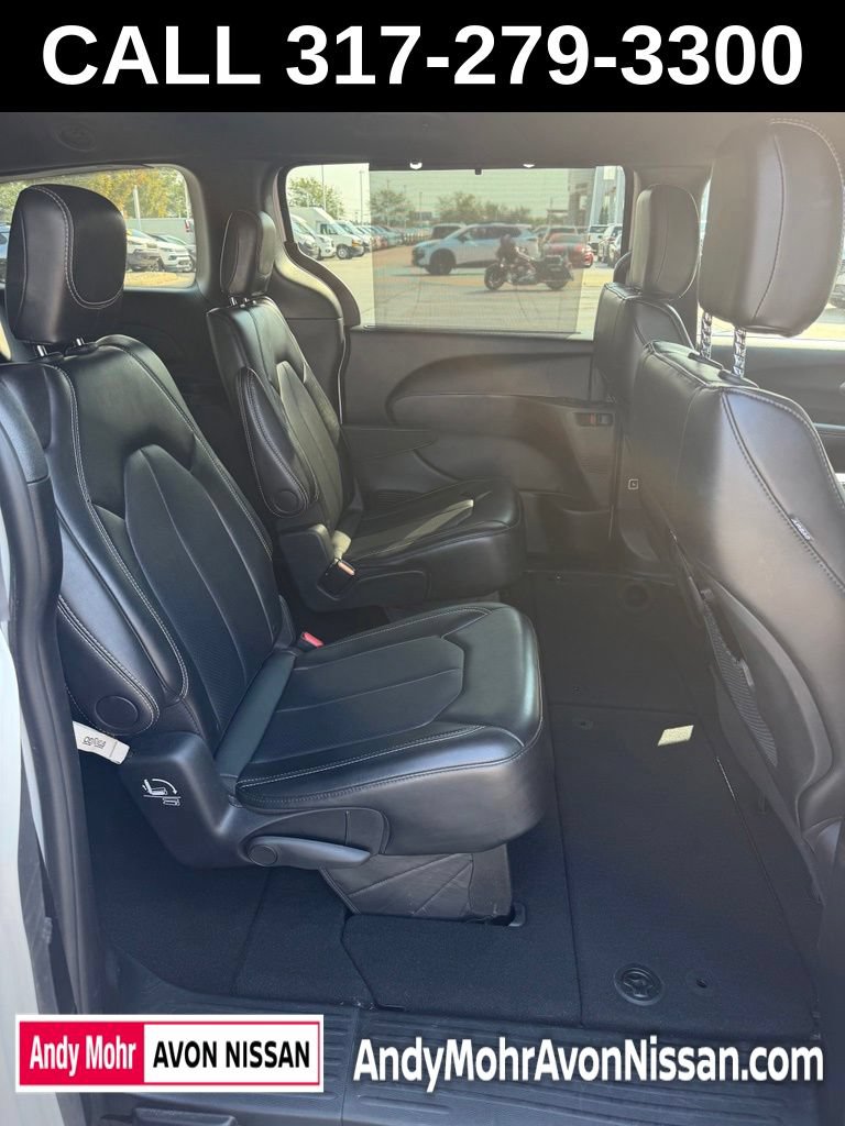 Used 2025 Chrysler Pacifica Select FWD image 8