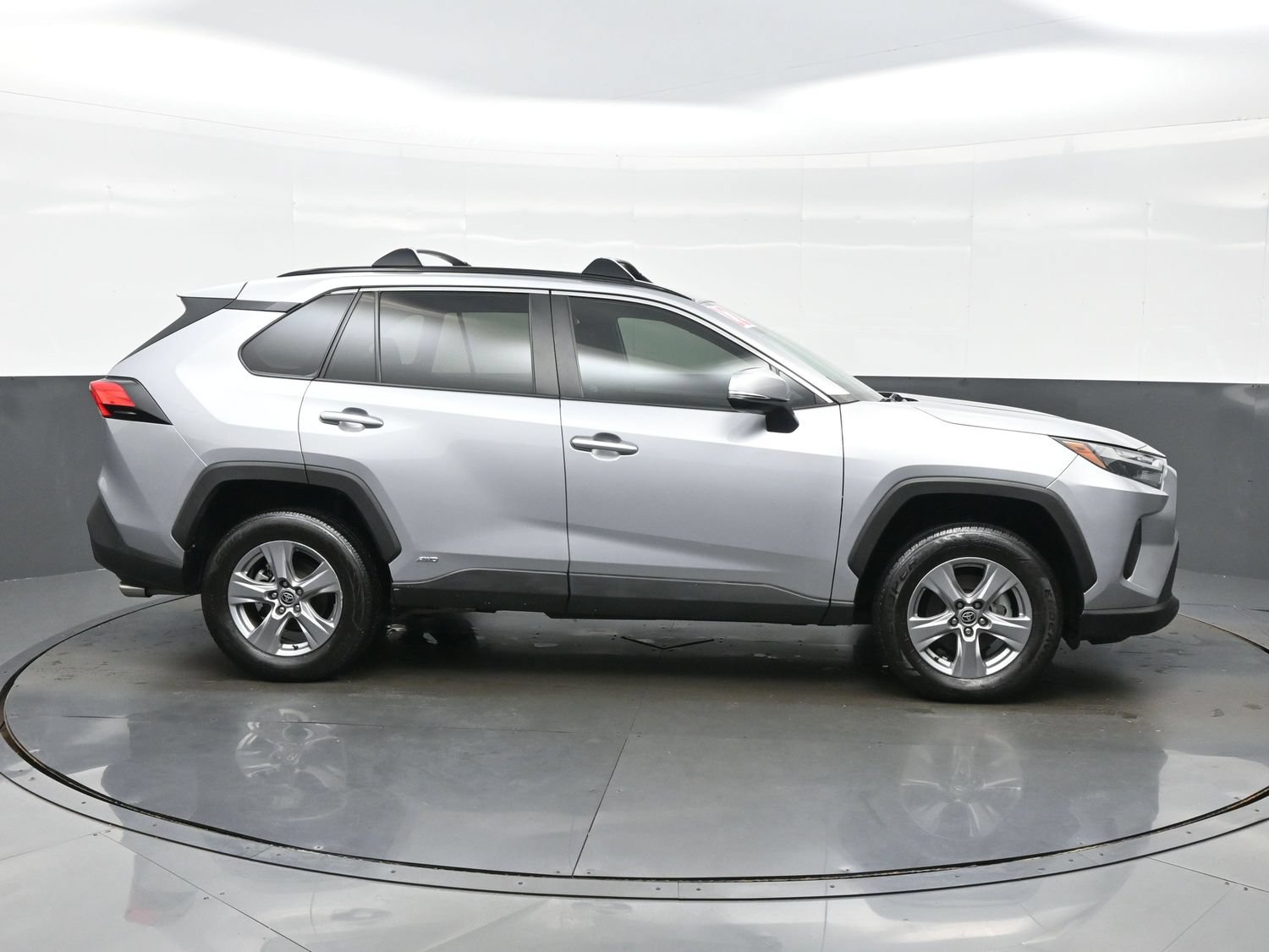 Used 2022 Toyota RAV4 XLE w/ Convenience Package AWD/4WD image 7