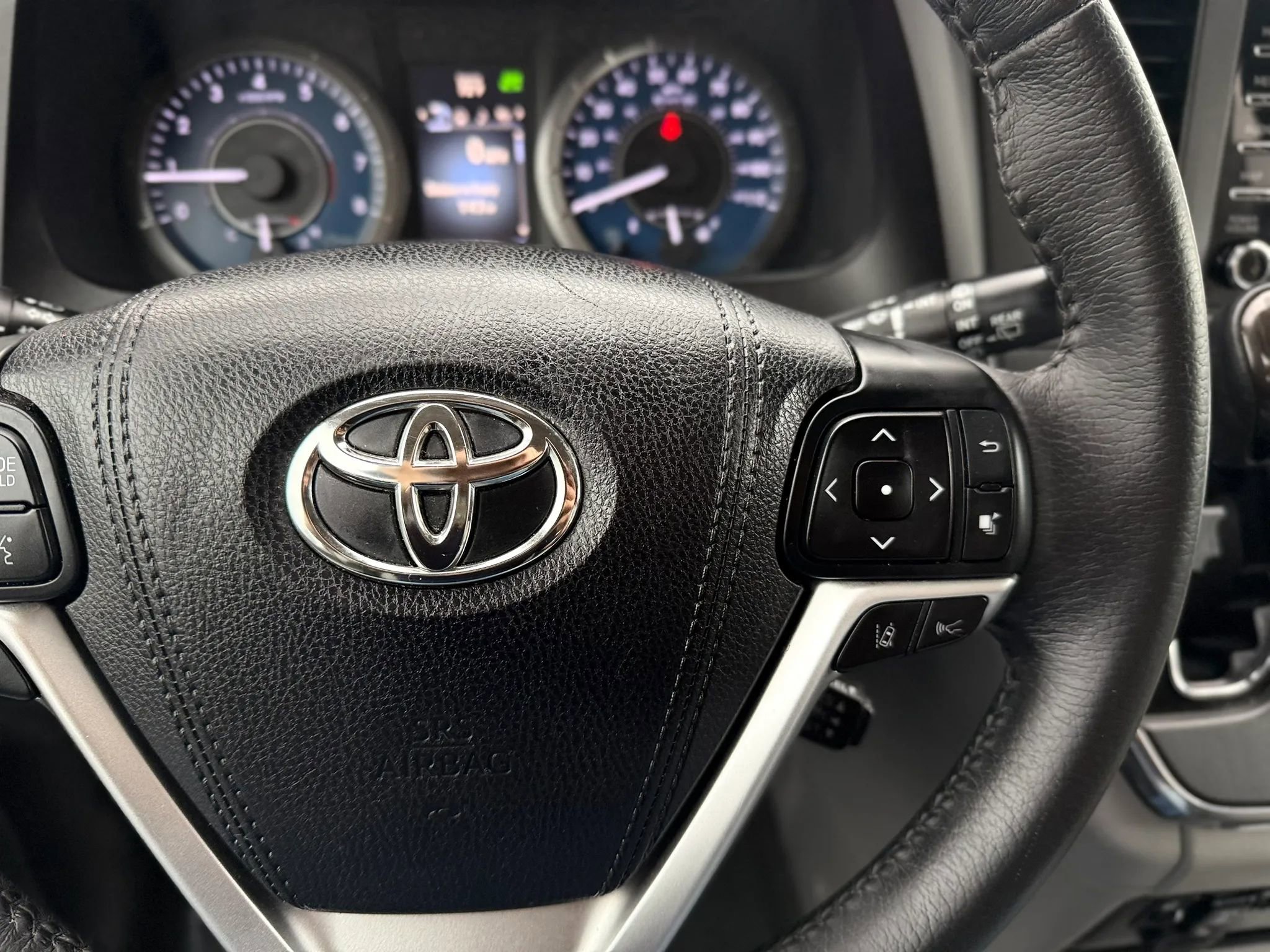 Used 2018 Toyota Sienna XLE w/ XLE Navigation Package FWD image 27