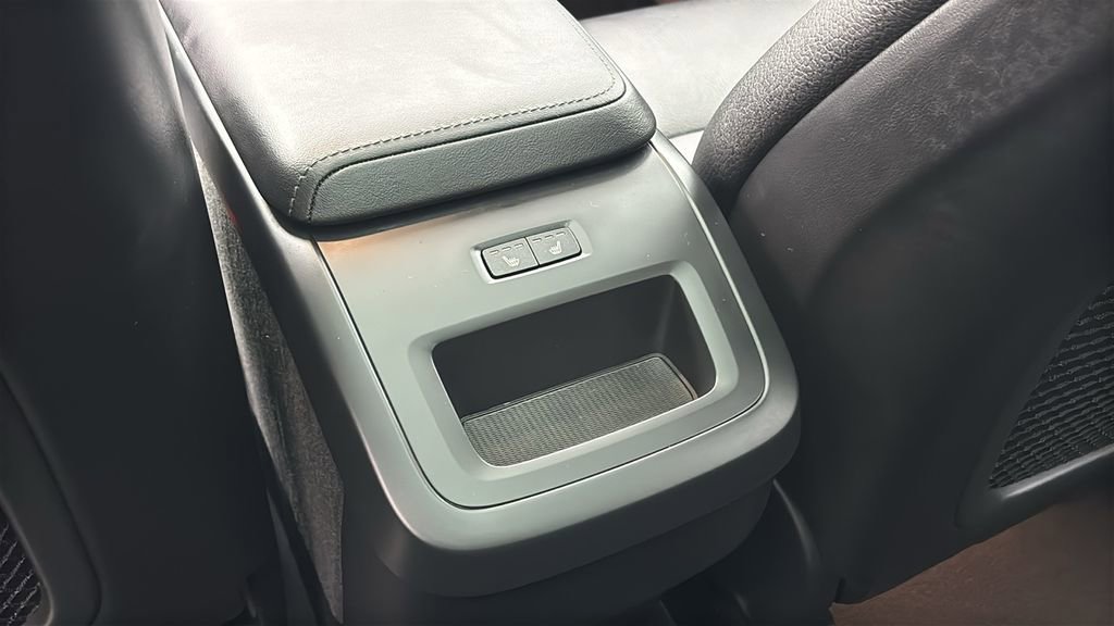 Certified 2025 Volvo XC60 B5 Plus AWD/4WD image 9