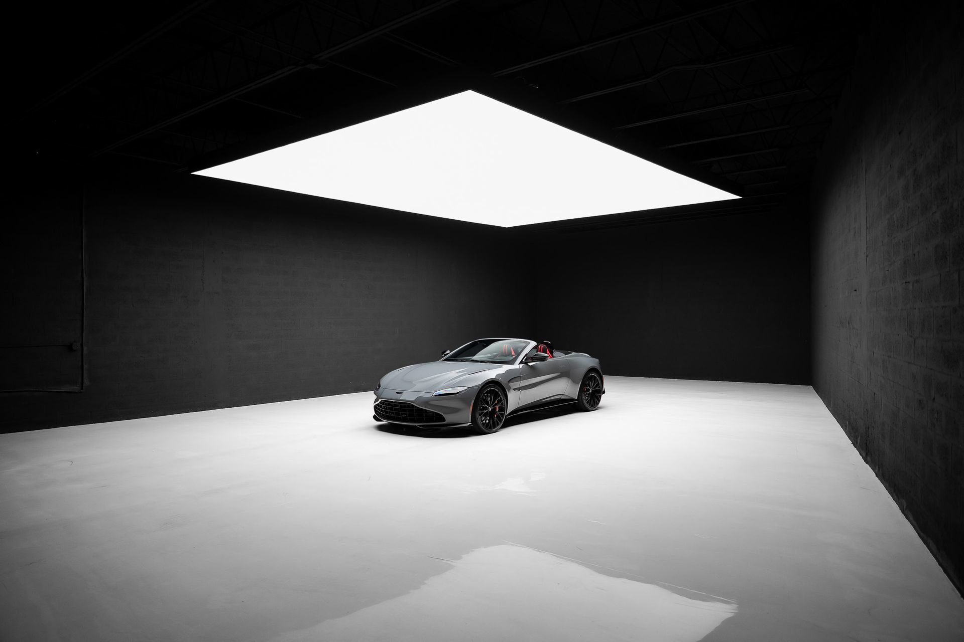 Used 2023 Aston Martin V8 Vantage Roadster RWD image 80