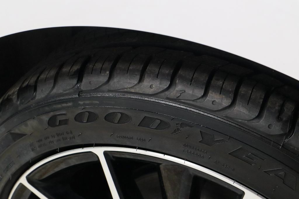 Used 2024 Toyota Camry SE image 19