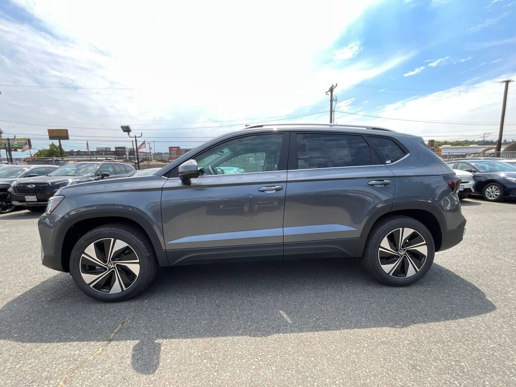 New 2025 Volkswagen Taos SE image 5