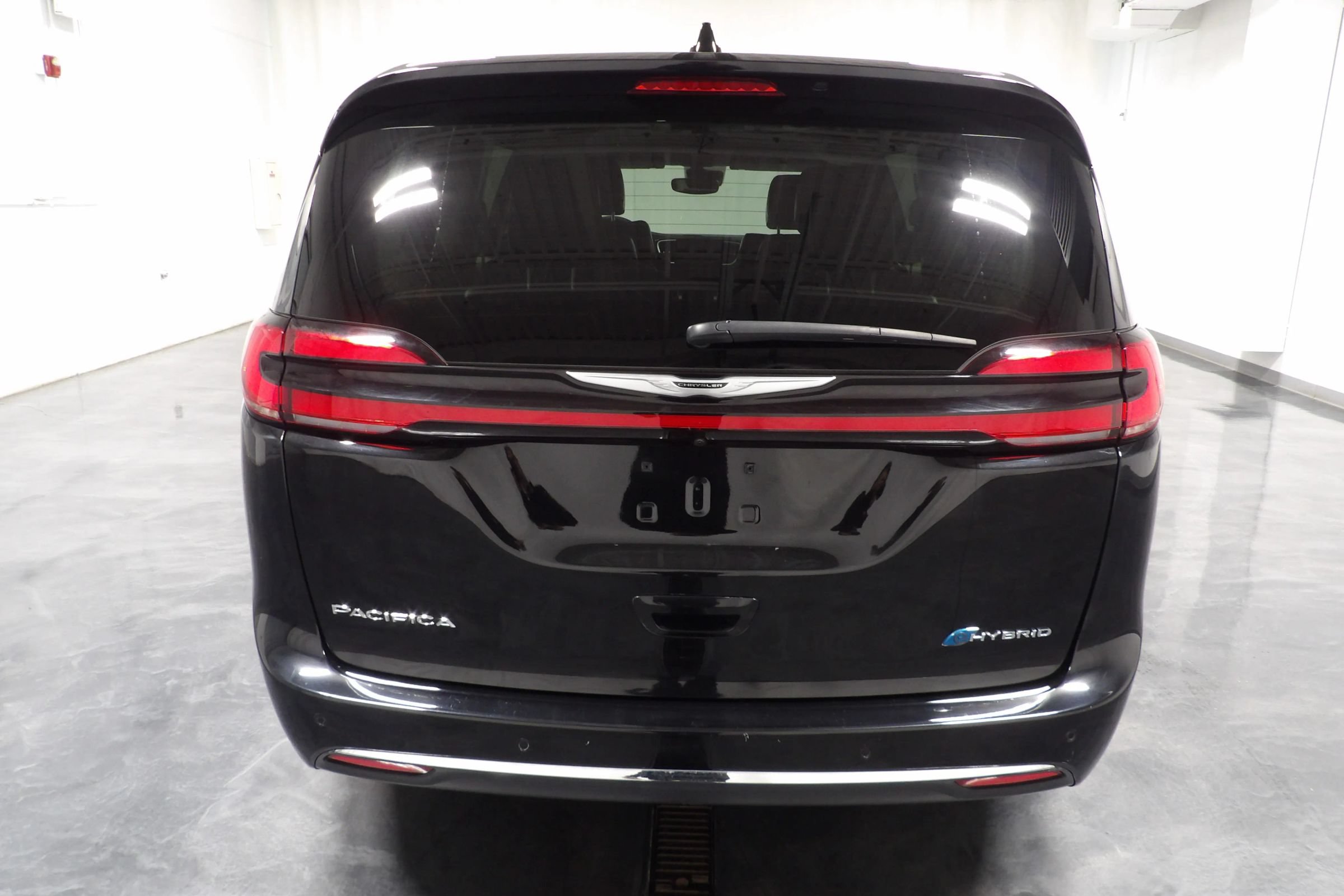 Used 2024 Chrysler Pacifica Limited FWD image 9