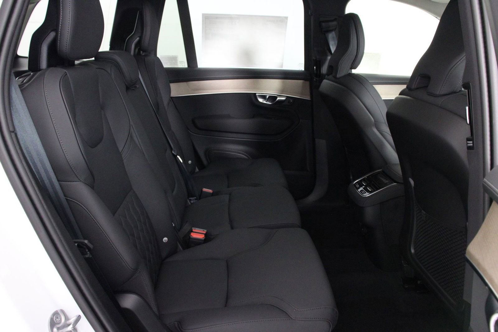 New 2025 Volvo XC90 B6 Plus image 11