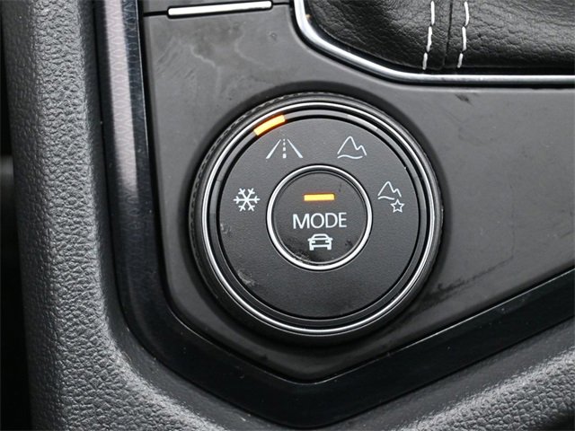 Used 2025 Volkswagen Taos SE w/ Panoramic Sunroof Package image 27