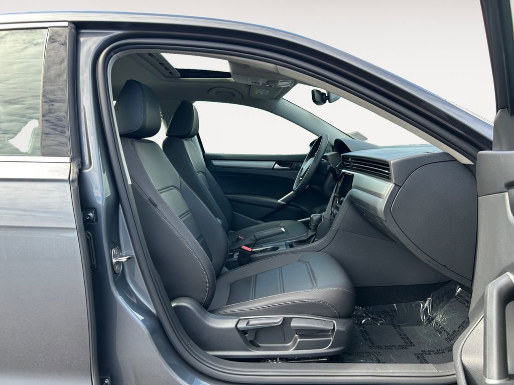 Used 2021 Volkswagen Passat 2.0T SE image 10