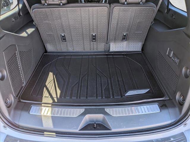 Used 2025 Chevrolet Suburban High Country image 6