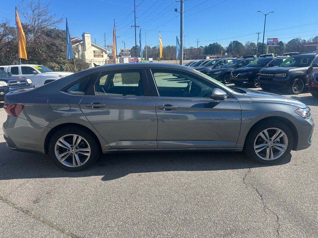 Used 2024 Volkswagen Jetta SE image 6