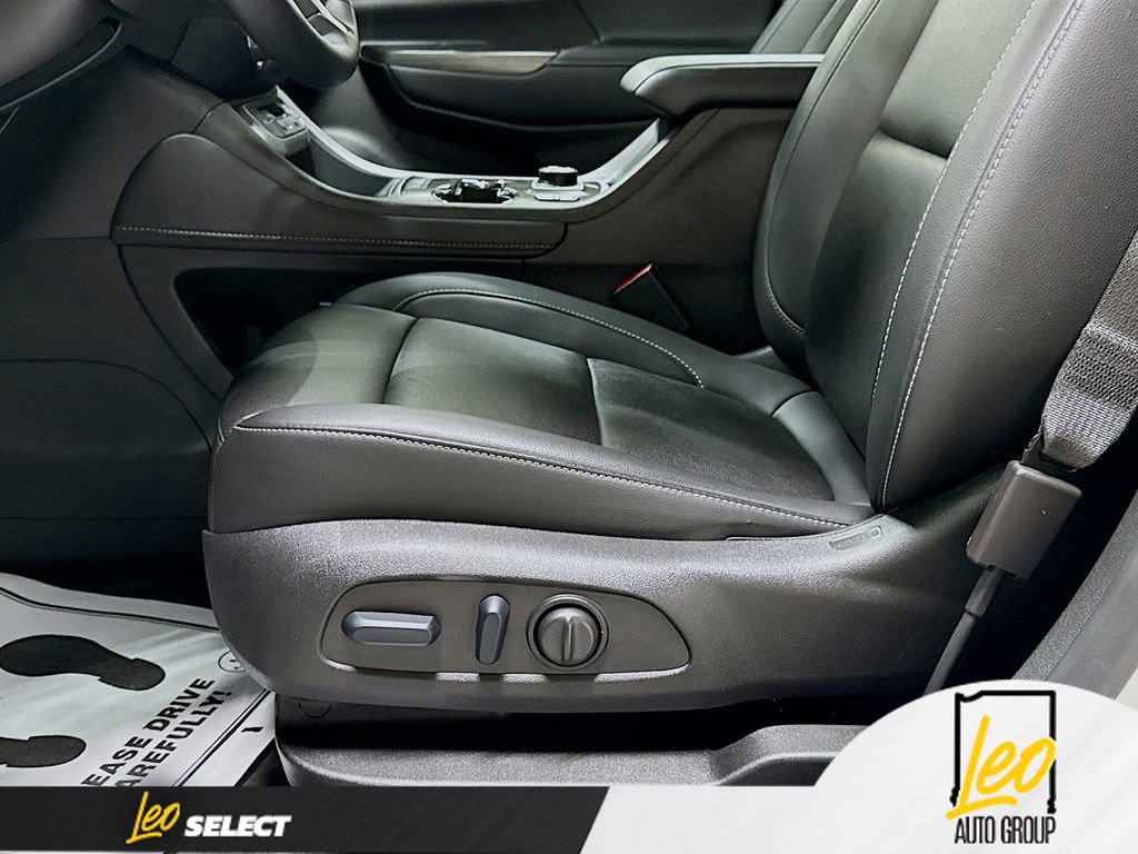 Used 2023 GMC Acadia SLT image 20