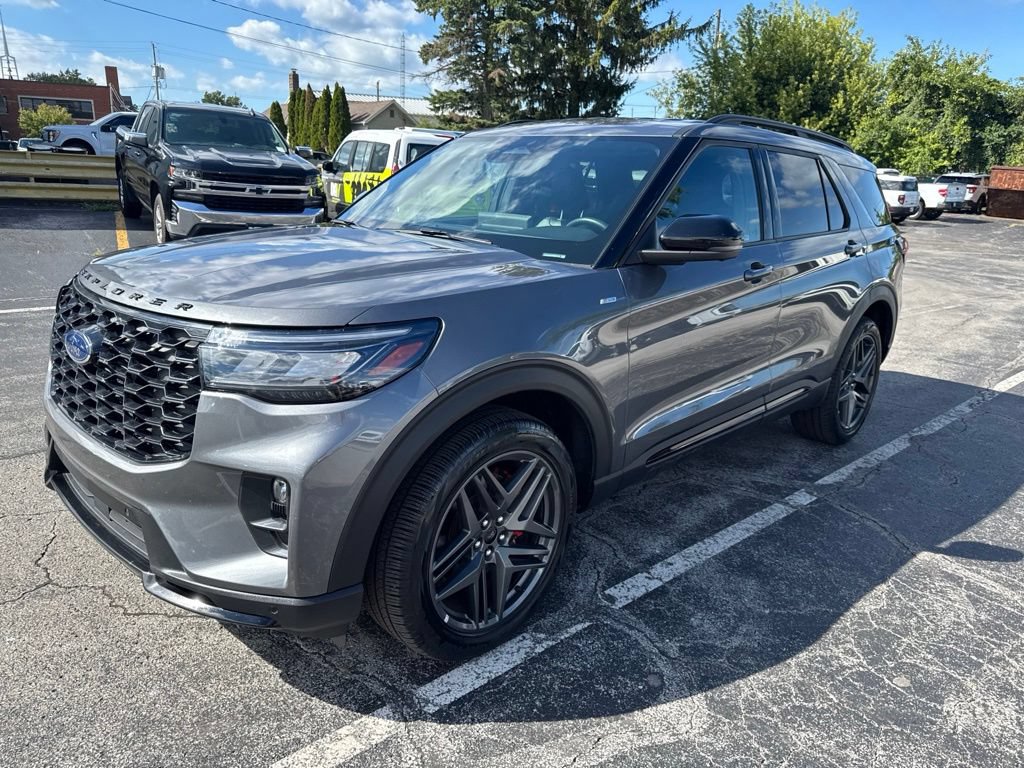 Certified 2025 Ford Explorer ST-Line w/ ST-Line Street Pack AWD/4WD image 14