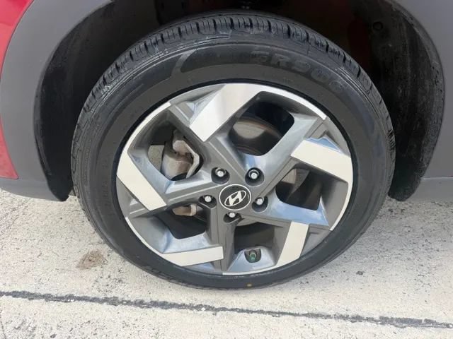 Used 2024 Hyundai Venue SEL FWD image 9