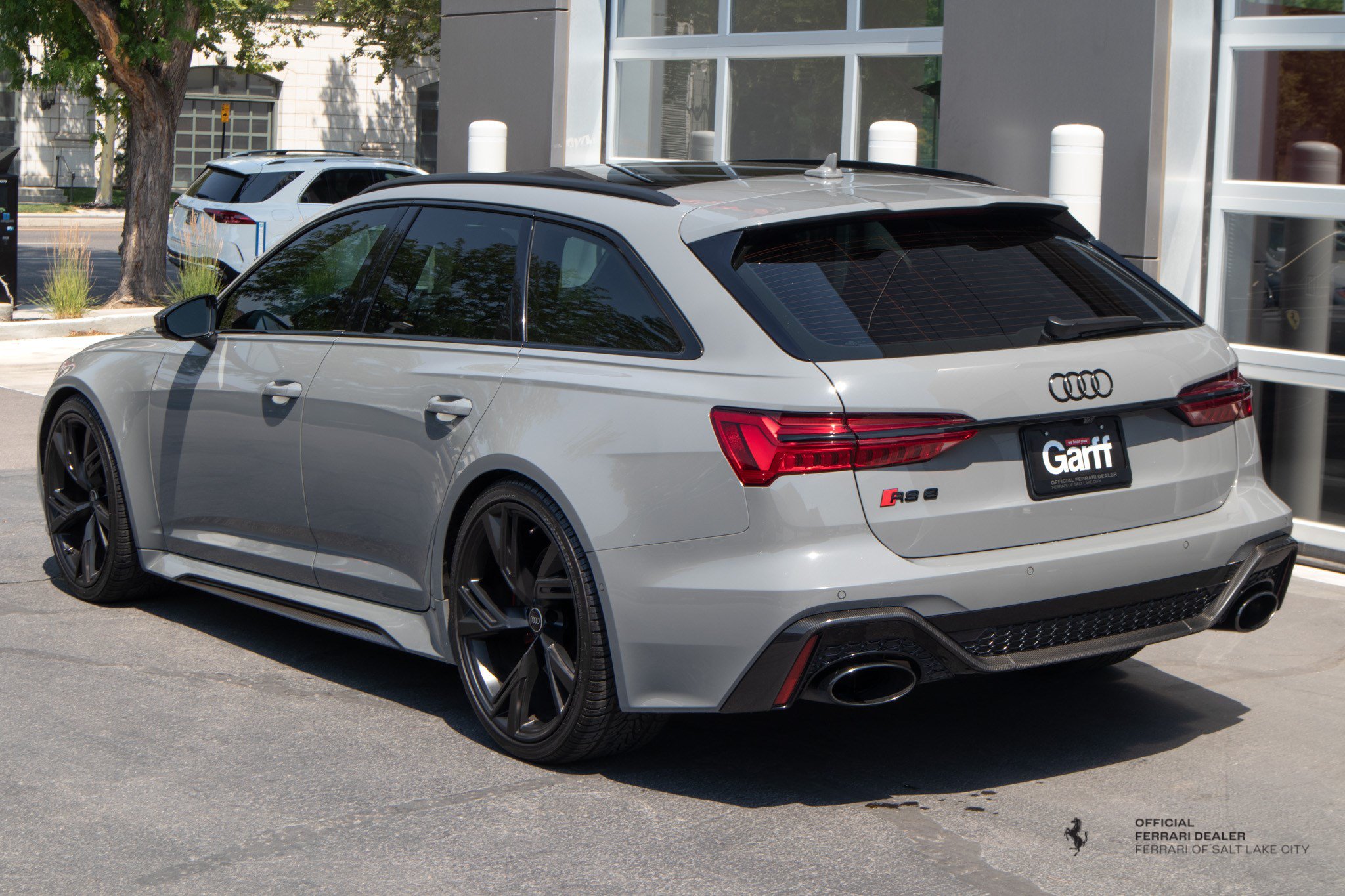 Used 2021 Audi RS 6 w/ Carbon Optic Package AWD/4WD image 3