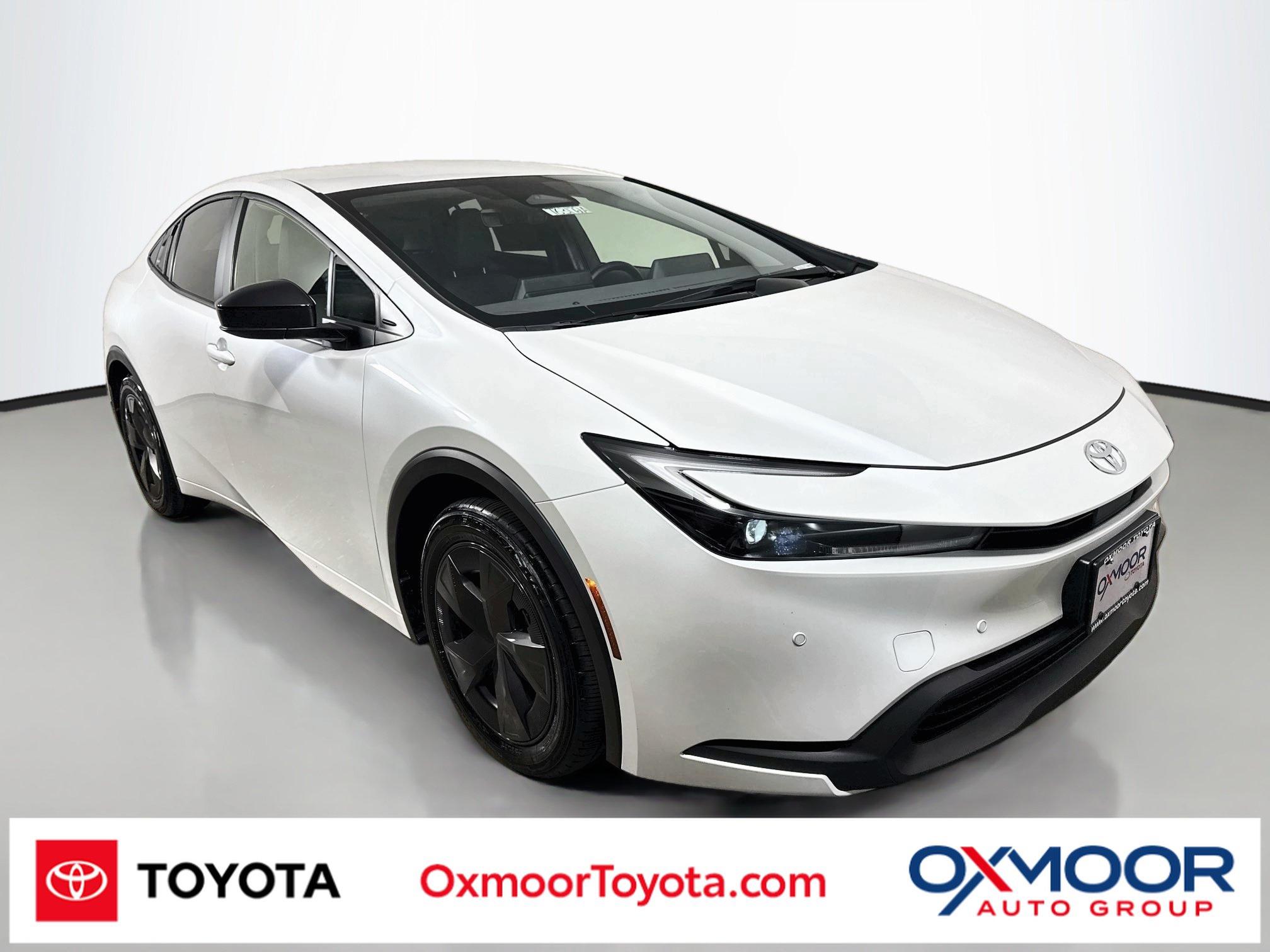 Used 2024 Toyota Prius LE FWD image 1