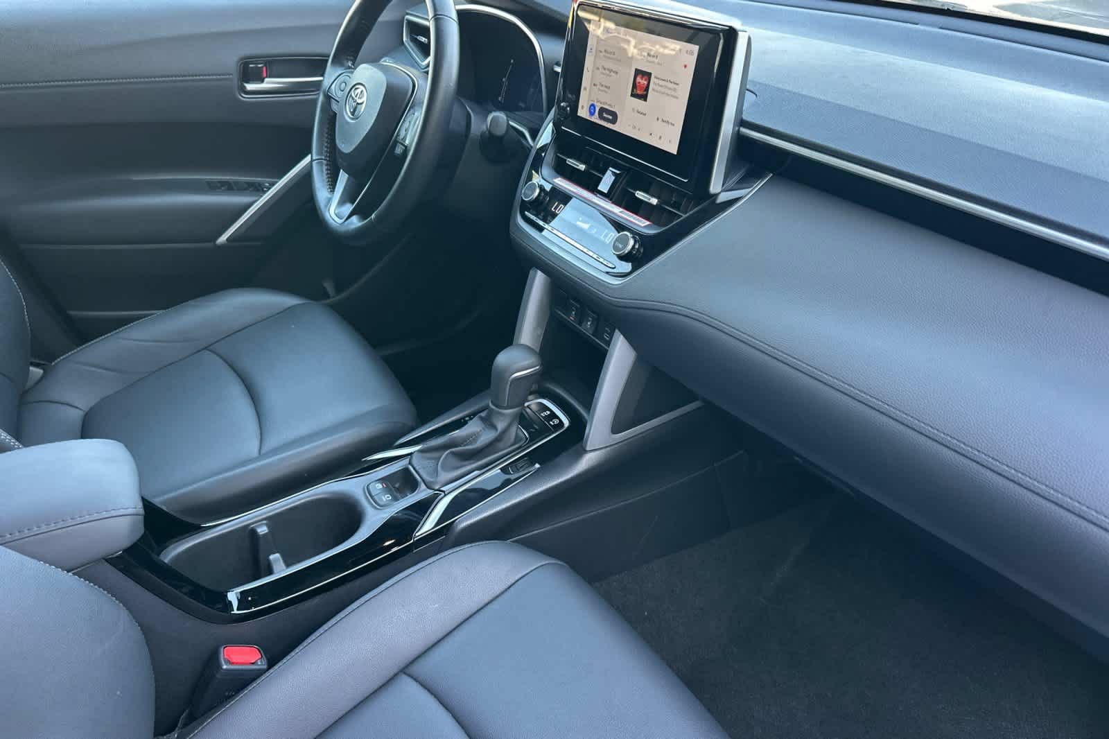 Used 2023 Toyota Corolla Cross XLE w/ Convenience Package FWD image 17
