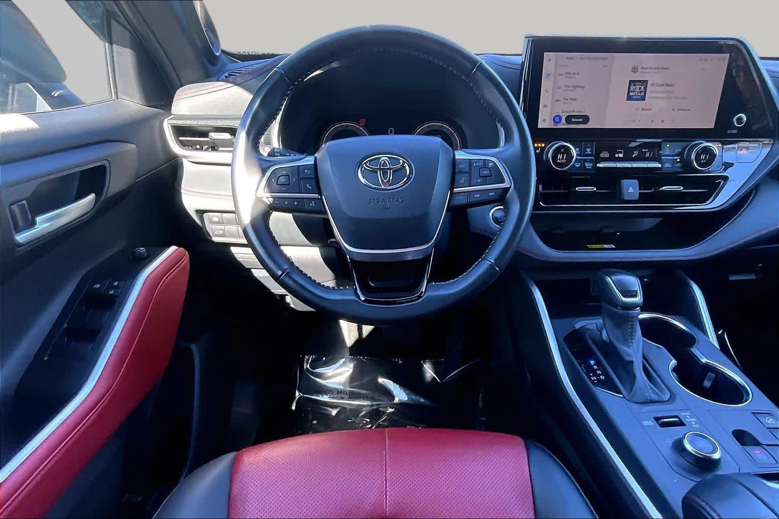 Used 2025 Toyota Highlander XSE AWD/4WD image 6