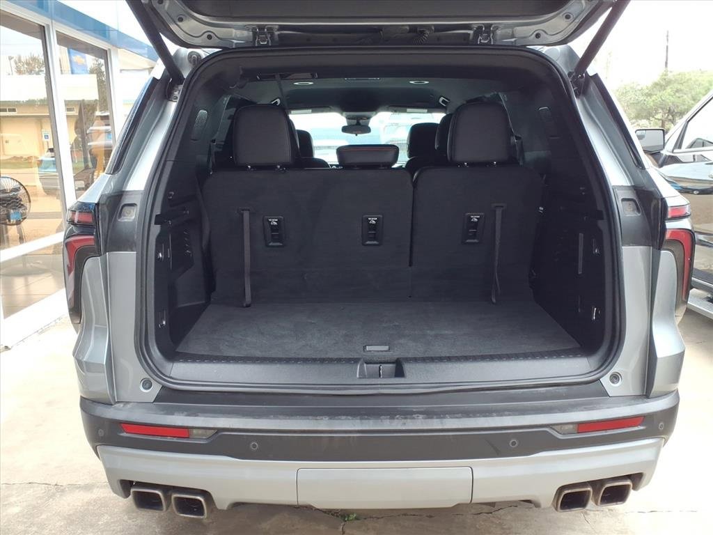 Used 2024 Chevrolet Traverse Z71 image 16