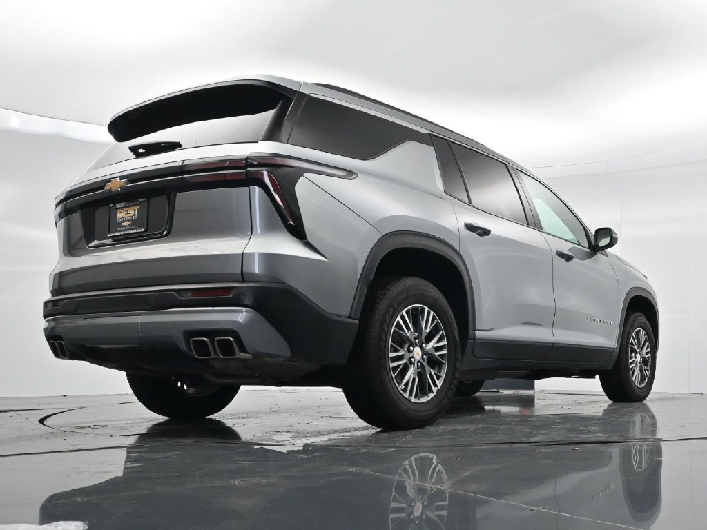 Used 2024 Chevrolet Traverse LT FWD image 32