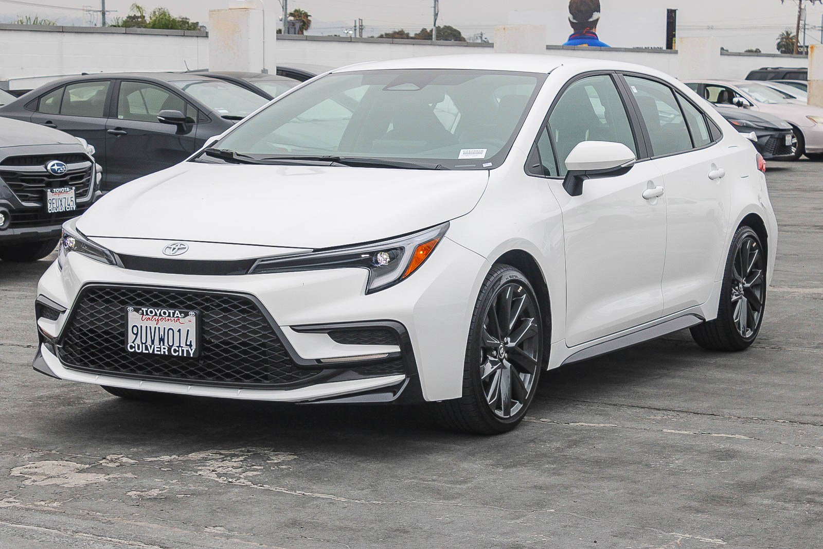Used 2025 Toyota Corolla SE FWD image 3
