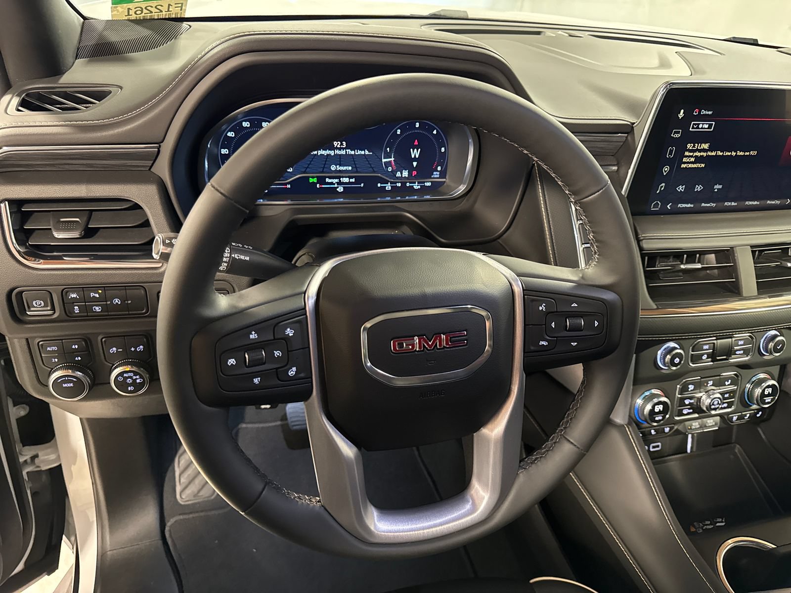 Used 2023 GMC Yukon SLT w/ SLT Premium Package AWD/4WD image 19