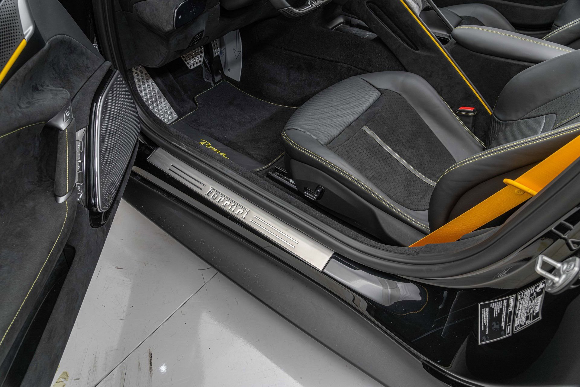 Certified 2025 Ferrari Roma Spider RWD image 69